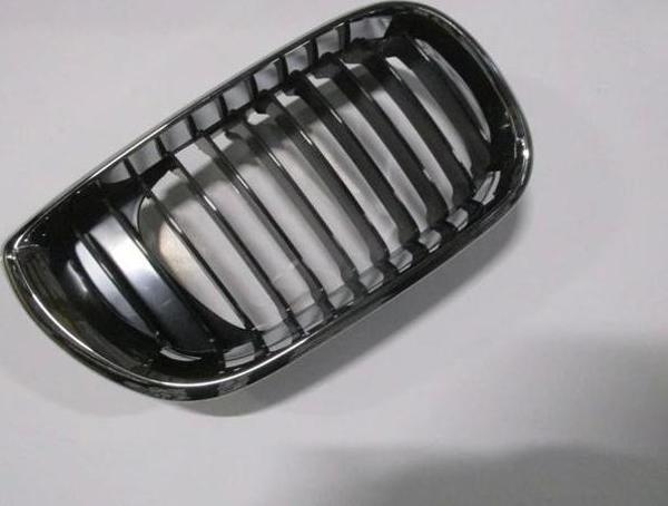 2002-2005 Bmw 3 Serisi Sd- Ön Panjur Sağ Siyah-Nikelaj Çerçeveli (Tw) (Adet) (Oem No:51137030546) - Image 1