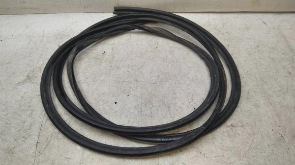 Bant Starex Ön Cam Lastiği (Oem No: 86121-4A000) - Image 1