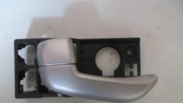 2008-2011 Hyundai I10 Ön Kapı İç Açma Kolu Sol Gümüş Gri (Adet) (Oem No:826100X010S4) - Image 1
