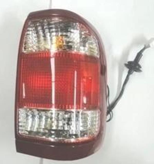 1999-2004 Nissan Pathfinder Stop Lambası Sağ Beyaz-Kırmızı-Beyaz (Famella) (Adet) (Oem No:265502W625 - Image 1