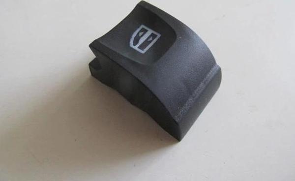 2009-2012 Renault Fluence Ön/Arka Cam Düğme Butonu Sol (Kanallı Tırnak) - Image 1
