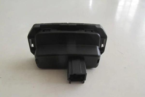 Renault Clıo- 4- Hb- 13/16; Bagaj Açma Düğmesi (Butonu) (Oem No: 8200076256) - Image 1