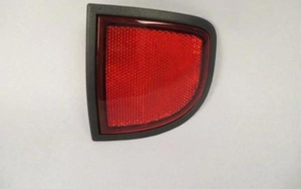 2006-2015 Mıtsubıshı L200 Pıck Up- Arka Reflektör Sağ Arka Çamurluğa Takılan Amc Oem No: 8355A016 - Image 1