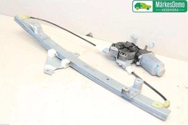 Cam Krikosu Navara 06-15 Elektrikli Arka Sağ (Oem No: 82700-3X30A) - Image 1