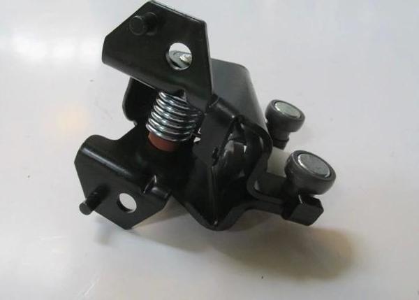 Peugeot Partner- Van- 10/18; Sürgülü Kapı Orta Ray Bağlantısı Sol (Oem No: 9033.Z2) - Image 1