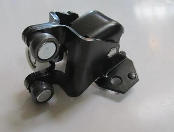 Peugeot Partner- Van- 10/18; Sürgülü Kapı Orta Ray Bağlantısı Sağ (Oem No: 9033.Z1) - Image 1