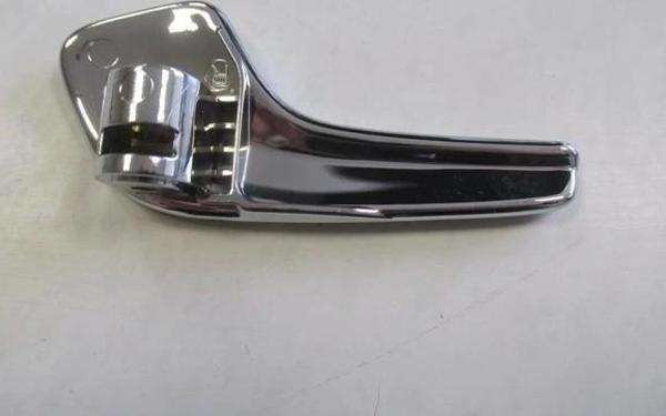 Opel Corsa- D- 07/14; Arka Kapı İç Açma Kolu Elceği Sağ Nikelajlı (Oem No: 136045) - Image 1