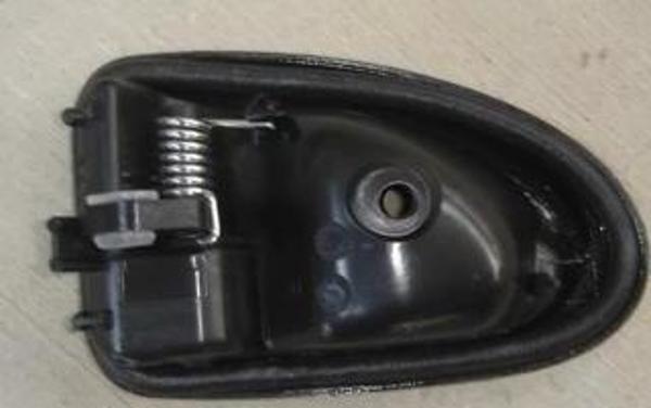 Renault Master- 2- 04/10; Ön Kapı İç Açma Kolu Sol Siyah (Pütürlü) (Pleksan) (Oem No: 7700353283) - Image 1