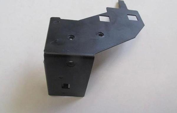 Renault Captur- 13/19; Ön Tampon Çamurluk Bağlantı Braketi Sol (Sac) (Eagle Body) (Oem No: 641815839 - Image 1