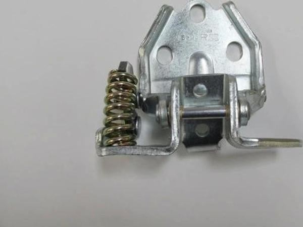 1998-2006 Mitsubishi Canter Fe515 Ön Kapı Alt Menteşesi Sağ (Tyg) (Adet) (Oem No:Mc145726) - Image 1