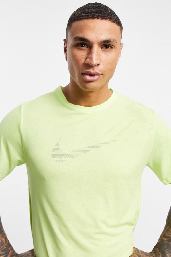 Nike Running Run Division Miler Swoosh Logo T-shirt Yellow Reflektörlü Erkek Antreman Tişörtü Sarı - Image 1