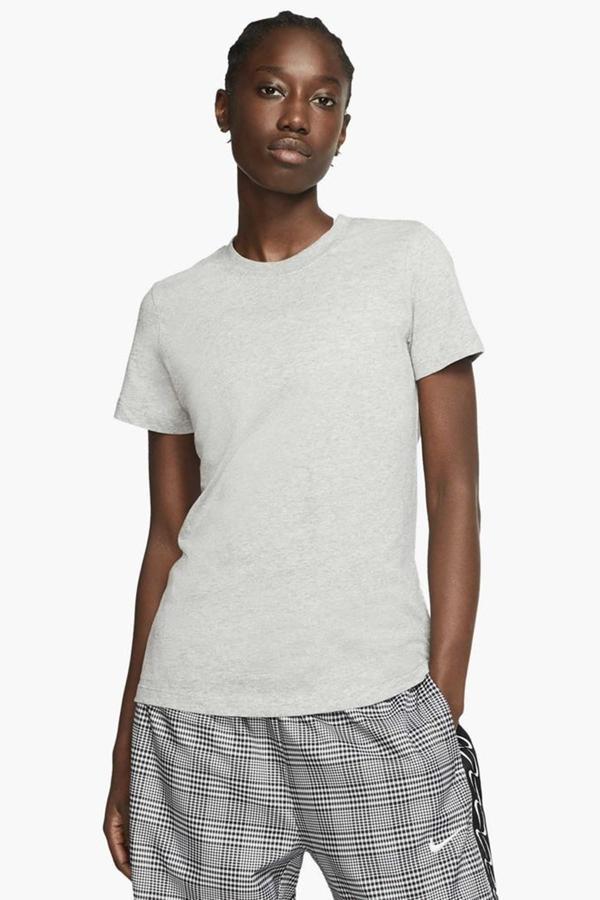 Nike Sportswear Club SS Tee Gray Kısa Kollu Fit ince Kadın Tişörtü Gri - Image 1