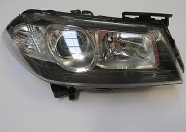 2007-2009 Renault Megane Iı Far Lambası Sağ Elektrikli-Motorsuz Siyah 5 Fiş Mercekli Makyajlı(Ayfar) - Image 1