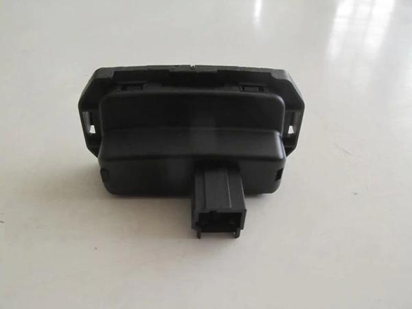 Renault Megane- 3- Hb- 14/15; Bagaj Açma Düğmesi (Butonu) (Oem No: 8200076256) - Image 1