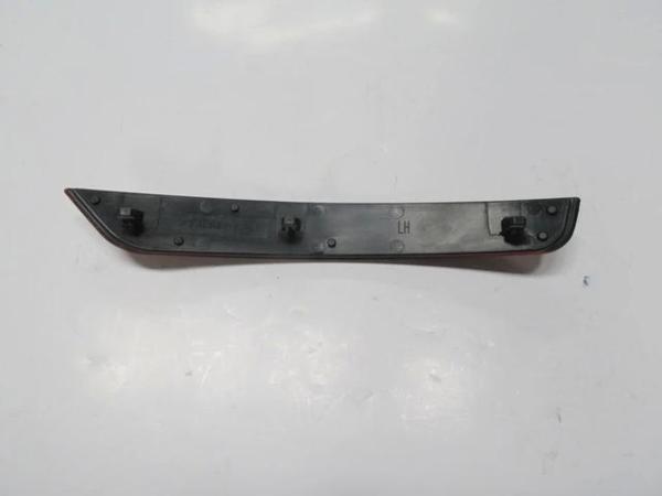 Volkswagen Golf- 6- 09/12; Arka Tampon Reflektörü Sol Kırmızı (Gtı)(Famella) (Oem No: 5K0945105H) - Image 1