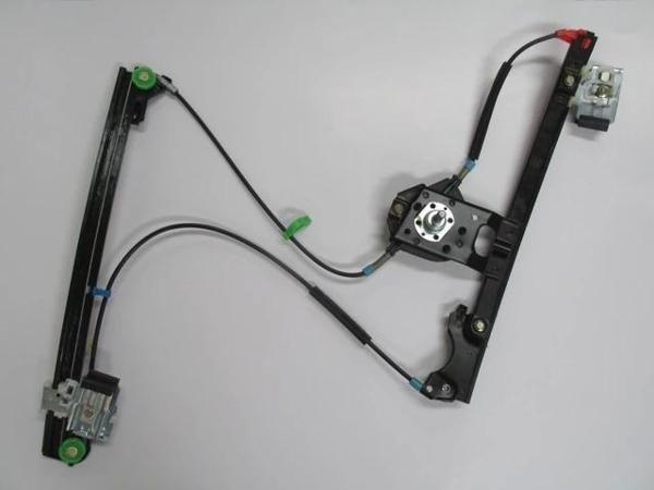 1992-1998 Volkswagen Golf 3 Ön Cam Krikosu Sağ Manuel  (Adet) (Oem No:1H0837402A) - Image 1