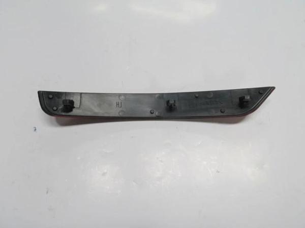 Volkswagen Golf- 6- 09/12; Arka Tampon Reflektörü Sağ Kırmızı (Gtı)(Famella) (Oem No: 5K0945106H) - Image 1