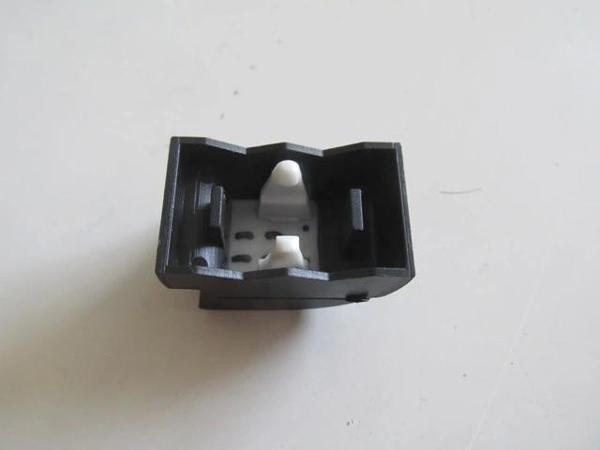 2010-2013 Renault Megane Iıı Hb Ön/Arka Cam Düğme Butonu Sol (Düz Tırnak) - Image 1