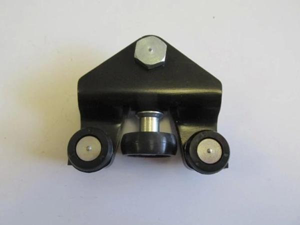 2004-2014 Renault Trafıc Sürgülü Kapı Alt Ray Bağlantısı Sağ Oem No: 7700312012 - Image 1