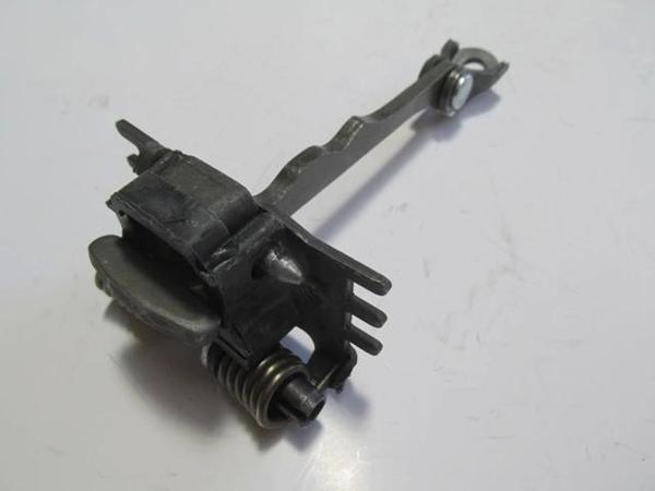 Renault Megane- 3- Hb- 14/15; Ön Kapı Durdurucusu Sağ/Sol Aynı (Adet)(Kapı Gergisi) (Oem No: 8243100 - Image 1