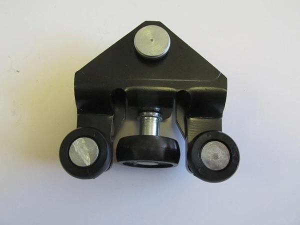 1997-2003 Renault Master Sürgülü Kapı Alt Ray Bağlantısı Sağ Oem No: 8200080754 - Image 1