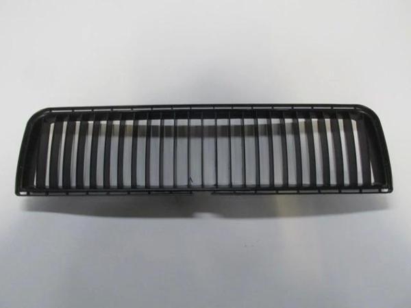 2001-2010 Skoda Octavia Ön Tampon Panjuru Orta Siyah (Tyg) (Adet) (Oem No:1U0853677B41) - Image 1