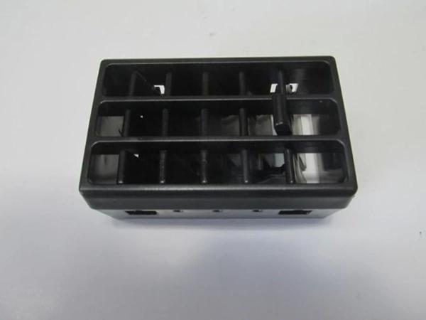 Renault R9- Faırway- 1993-1996 Ön Göğüs Orta Üfleme Peteği Sağ Difizör  Oem No: 7702257702 - Image 1