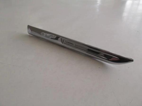 Renault Megane- 4- Sd- 21/24; Ön Çamurluk Çıtası Nikelajlı Sağ (Oem No: 990429948R) - Image 1