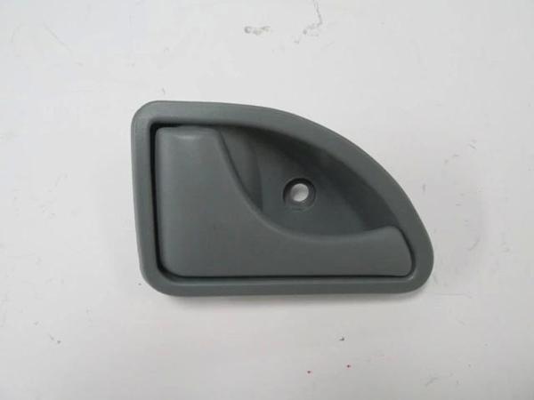 1993-1998 Renault Twingo Ön Kapı İç Açma Kolu Sol Gri Pütürlü (Tw) (Adet) (Oem No:8200259376) - Image 1