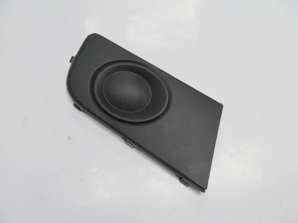 Volkswagen Amarok- 11/16; Sis Lamba Kapağı Sağ Sis Deliksiz (Lm) (Oem No: 2H08074899B9) - Image 1
