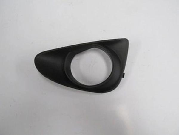 2011-2014 Toyota Yaris Sis Lamba Kapağı Sol Siyah (Sis Delikli) (Tyg) (Adet) (Oem No:8148252320) - Image 1