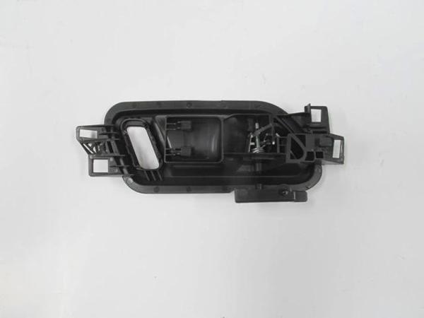 Volkswagen Amarok- 11/16; Ön Kapı İç Açma Kolu Sol Siyah (Elceği Gümüş Gri) (Hushan) (Oem No: 2H0837 - Image 1
