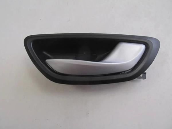 2016-2020 Renault Megane Iv Sd/Hb Arka Kapı İç Açma Kolu Sağ Gümüş Gri  (Oem No:826723233R) - Image 1