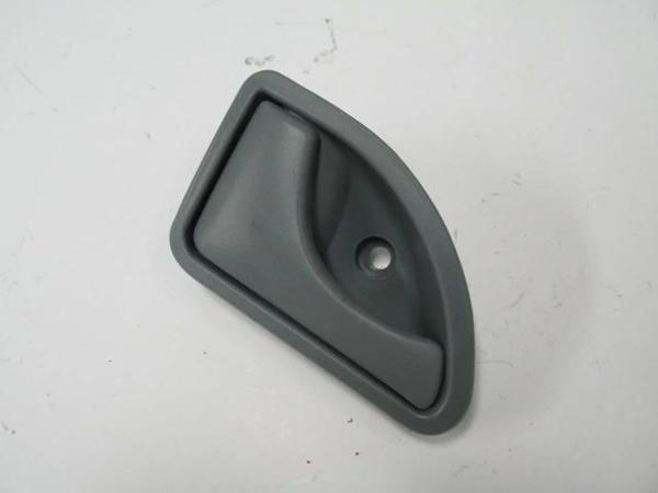 1999-2000 Renault Twingo Ön Kapı İç Açma Kolu Sol Gri Pütürlü (Tw) (Adet) (Oem No:8200259376) - Image 1