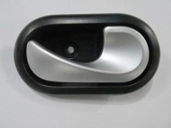 Renault Modus- 06/08; Ön Kapı İç Açma Kolu Sağ Siyah (Elceği Gümüş Gri) (Oem No: 8200174074) - Image 1