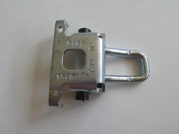Renault Scenıc- 1- 00/03; Arka Bagaj Kapağı Kilit Karşılığı (Oem No: 7700834331) - Image 1