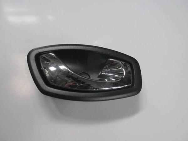 Renault Megane- 3- Hb- 14/15; Ön Kapı İç Açma Kolu Sağ Nikelajlı (Oem No: 826720001R) - Image 1
