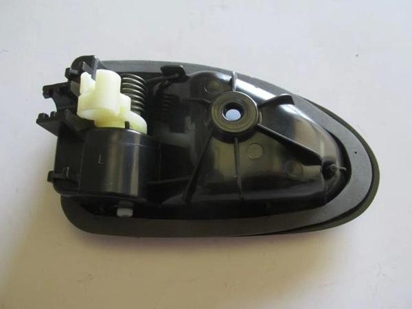 1998-1999 Renault Megane Arka Kapı İç Açma Kolu Sağ Siyah Oem No: 8200028995 - Image 1
