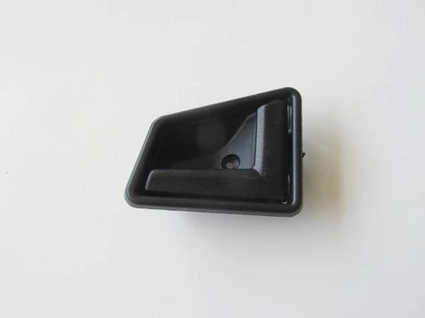 1988-1998 Suzuki Vitara Ön Kapı İç Açma Kolu Sağ Siyah 3-5Kapı (Euro Body) (Adet) (Oem No:8311056B01 - Image 1
