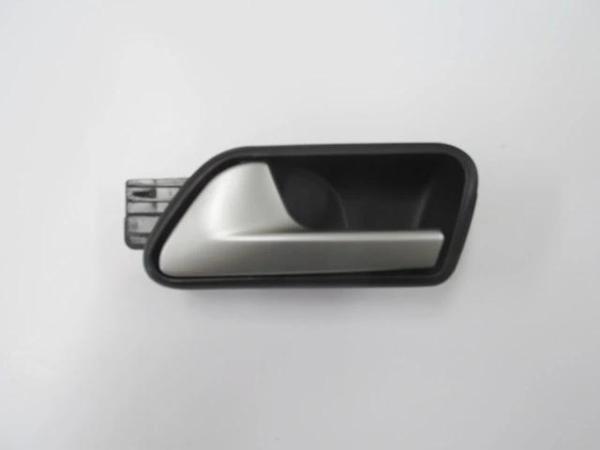 Volkswagen Caddy- 11/15; Ön Kapı İç Açma Kolu Sol Siyah (Elceği Gümüş Gri) (Hushan) (Oem No: 1T18371 - Image 1