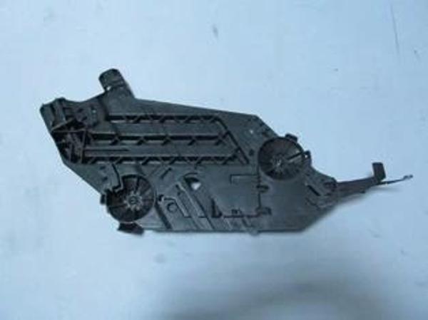 Skoda Octavıa- 10/12; Far Alt Bağlantı Braketi Sol (Far Alt Taşıyıcısı/Yıkamasız) Plastik (Tw) (Oem  - Image 1