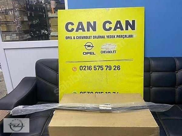 Ön Kapı Cam Kenar Dıs Fıtılı Sag Opel Astra K Bm 16- (Oem No: 39079237) - Image 1