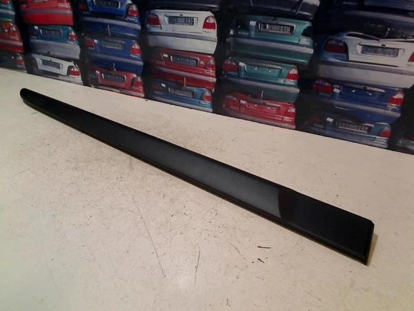 Kapı Bandı Arka Sağ Renault Clıo Iıı Bm 05- (Oem No: 7701476426) - Image 1