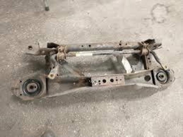Arka Travers 4D Ford Focus Bm 09- (Oem No: Av61 5K067 Bf) - Image 1