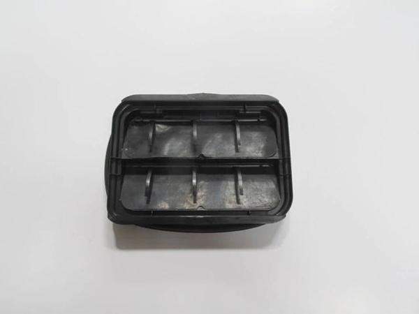 Renault Clıo- 3- Hb- 09/12; Bagaj Havalandırma Plastiği (Oem No: 7700838358) - Image 1
