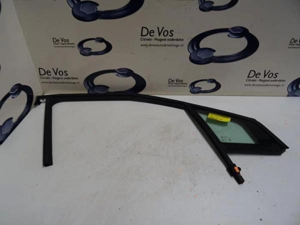 Ön Kapı Cam Fıtılı + Kelebek Camı Sağ C3 Psa Peugeot 97-00 (Oem No: Yq00015680) - Image 1