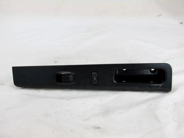 Düğme Cam Açma D Max 04-12 Arka R-L (Oem No: 8973961140) - Image 1