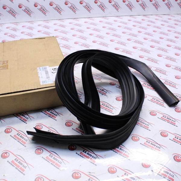 Ön Kapı Cam Yuva Fıtılı Sağ Ford Fıesta Bm 02- (Oem No: 2S61 A21510 Bd) - Image 1