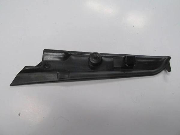 Fıat Grande Punto- 06/12; Ön Cam Izgara Tespit Plastiği (Silgi Paneli) Sol (Oem No: 735412993R) - Image 1