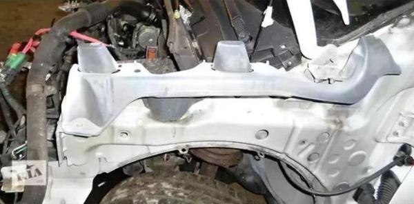 Renault Kangoo- 3- 08/13; Ön Çamurluk Bağlantı Suportu Sol (Polyester) (Oem No: 631235857R) - Image 1